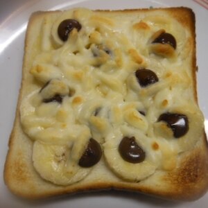 バナナとチョコのチーズトースト